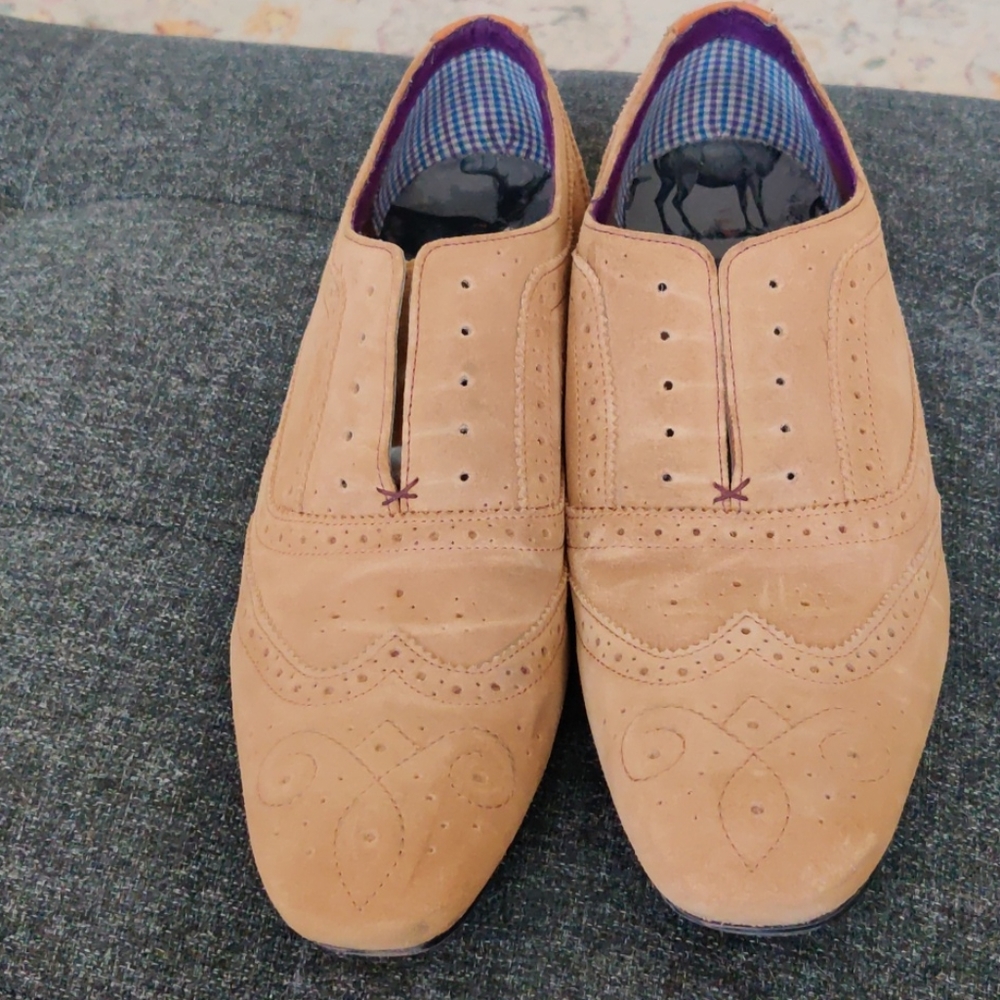 Ted Baker London - US11 - suede - embossed soles